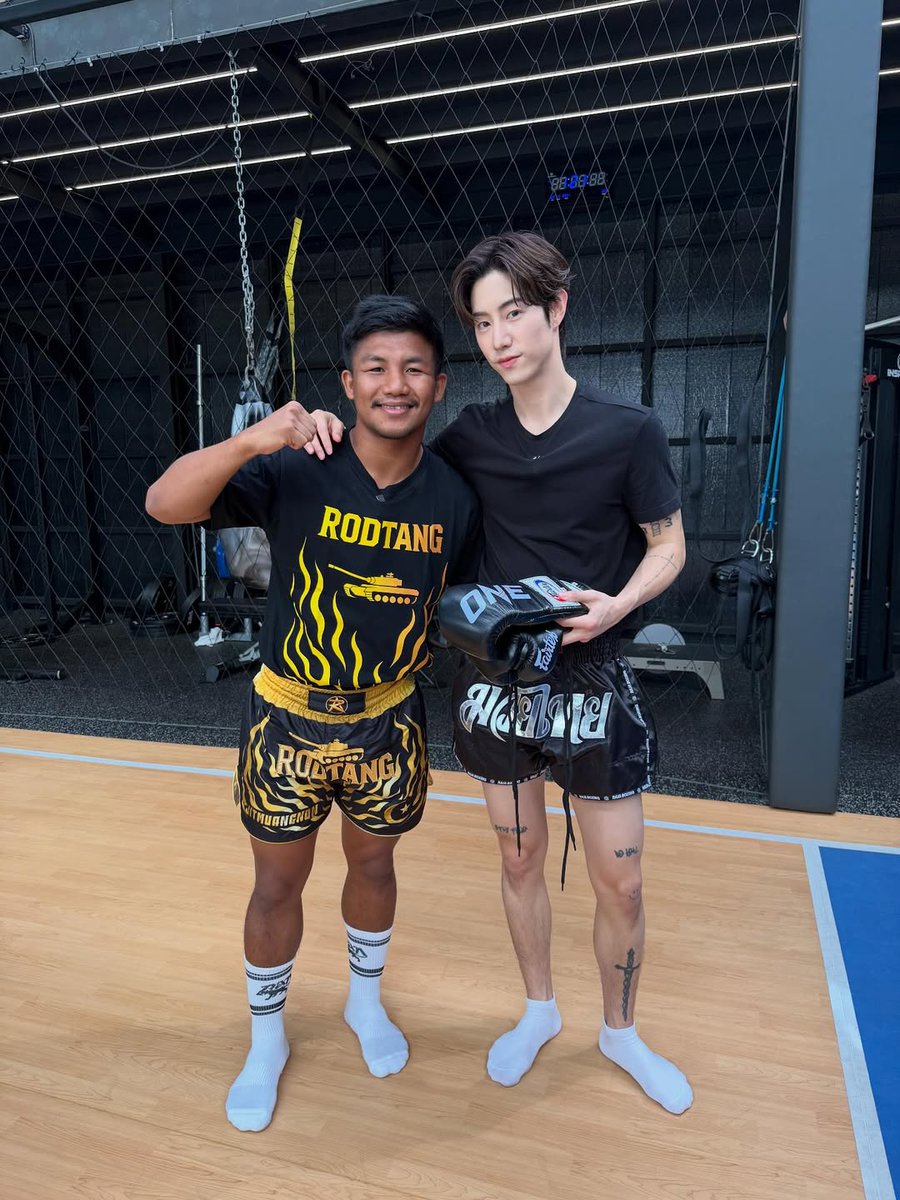 wwmarktuan's tweet image. 251226 Muay Thai World Champion Rodtang Jitmuangnon ig post 🤩

I'm very happy to meet you and train together. ❤️🙏🏻

🔗instagram.com/p/DStxLVJgKBD/…

#MarkTuan #段宜恩 
@marktuan @DNAmngmnt