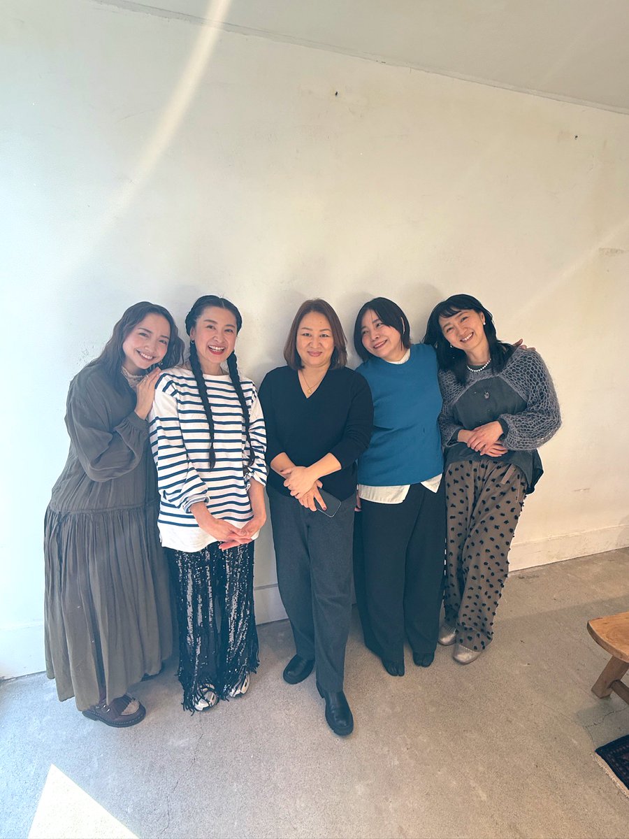 micabando's tweet photo. 先日、親愛なる友人Ami Sumaのおかげで素敵な大人たちのクリスマスイベント『Parfum du Noel』に参加させていただきました。

わたしは豊田エリーさんの朗読に、その場の空気感と共に音を添えさせていただき♩銅板オーナメントも作らせてもらい、とても幸せな時間でした。

ありがとうございました！ https://t.co/QyHDZKVHrR