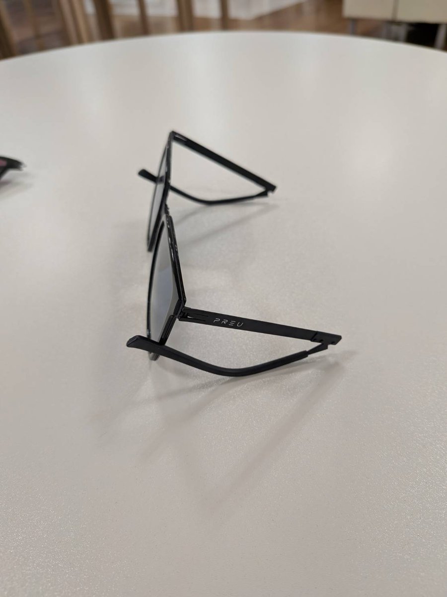 cootina0228's tweet image. コンパクトに折りたためるサングラス
巾着も付いているので持ち運びに便利です
PREU ポケットサングラス 
H-125-1 53Φ
H-123-1, 2 53Φ
#サングラスファクトリー #メガネのシオジリ #PREU