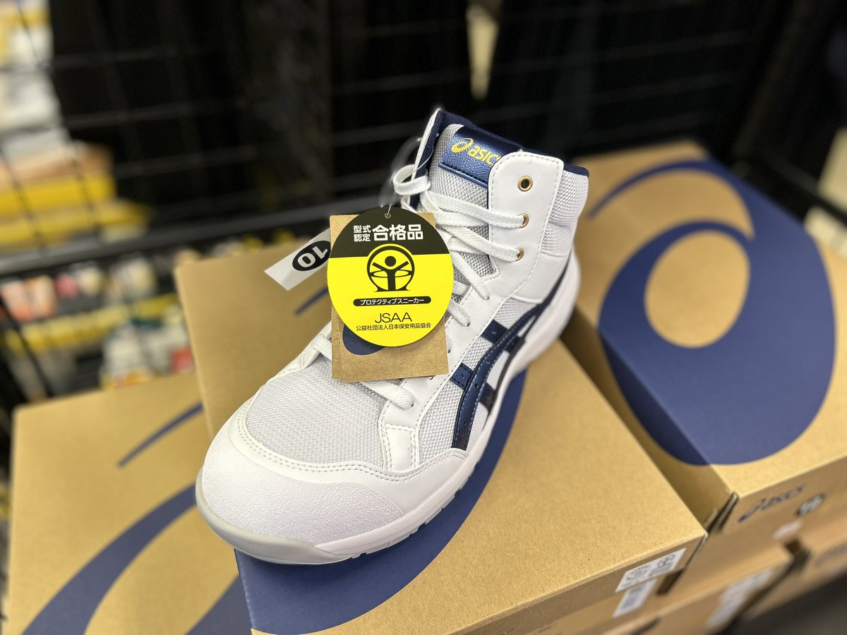 mannenya's tweet photo. こんにちわ💁‍♂️

特別価格のアシックス
セーフティースニーカーが入荷しました✨

かなりお買い得です！！😳✨

ご来店お待ちしております😊 https://t.co/3SGIdRHoo2