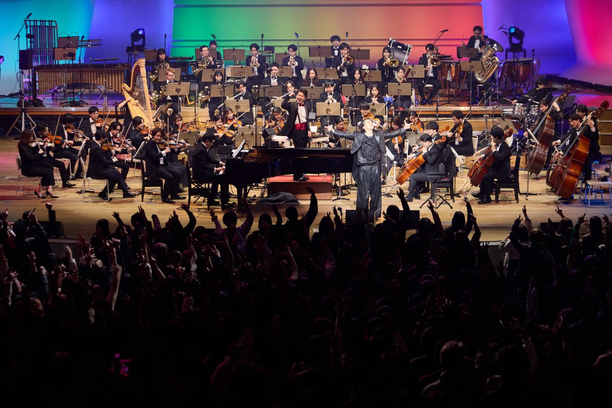 #KREVA　(<a href="/KREVA_DrK_dj908/">KREVA_Dr.K_dj908</a>)

KREVA Premium Orchestra Concert――
ヒップホップとオーケストラが交わった、あまりに特別な聖夜

クレジット：石阪大輔