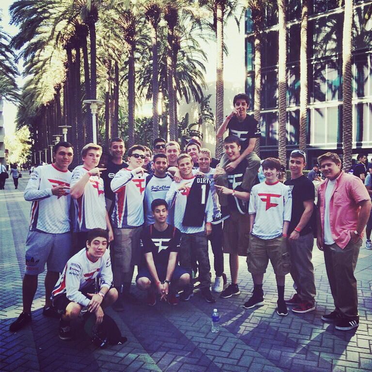 FaZeDirty's tweet image. Peak FaZe

sad to see what’s goin on 😔