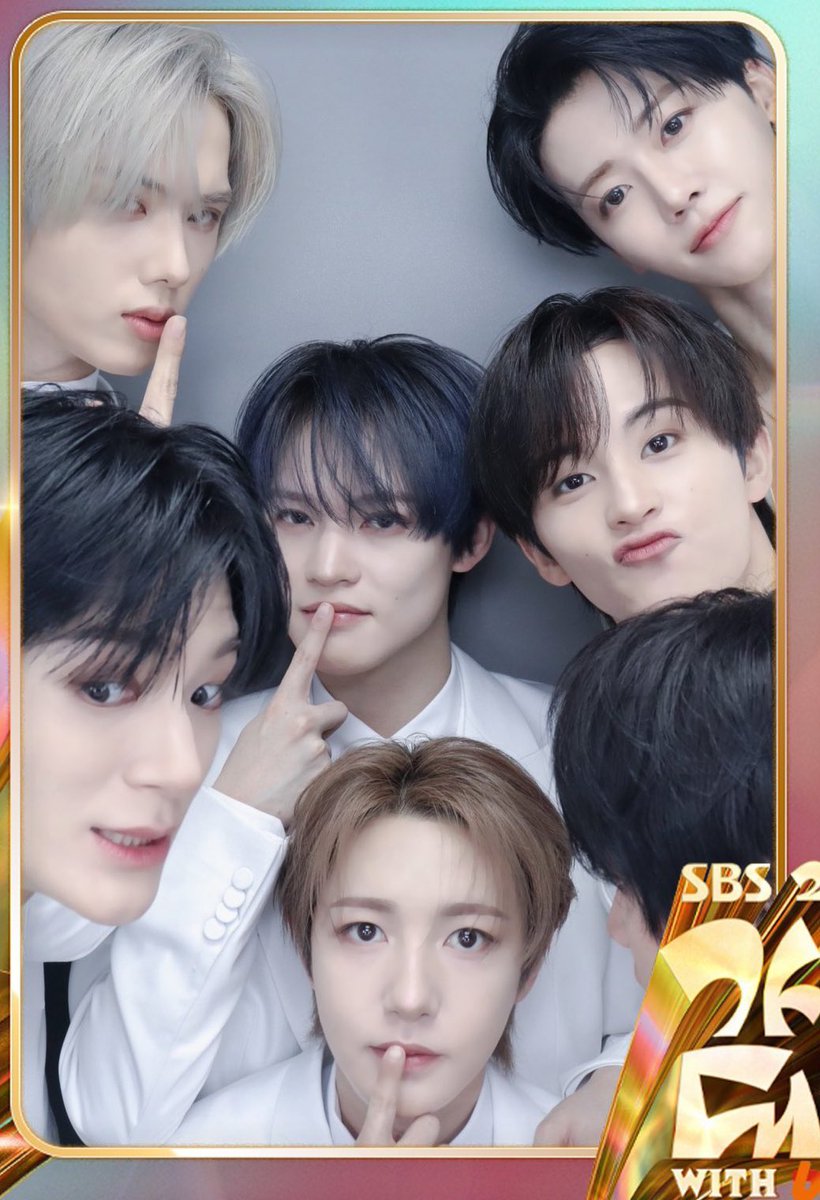 คนอื่นเขามองกล้องกันหมดนั่นแหละ ยกเว้นอยู่คนนึง