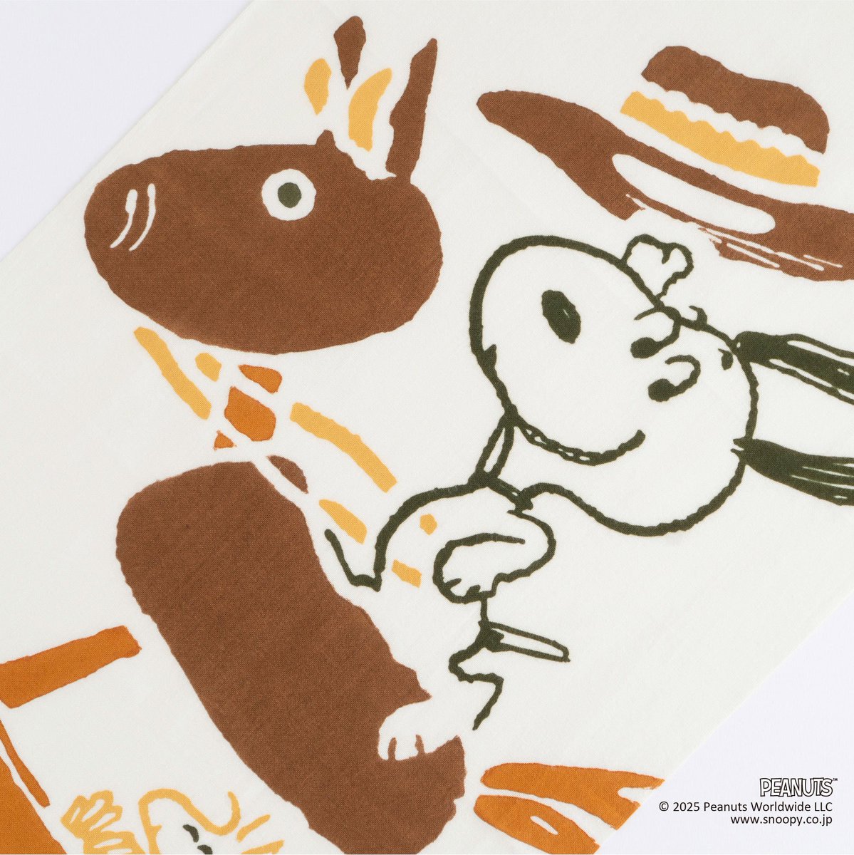 カウボーイになりきって木馬に乗るスヌーピー🐴ウッドストックも楽しそうです。
kamawanu-store.jp/products/06164…