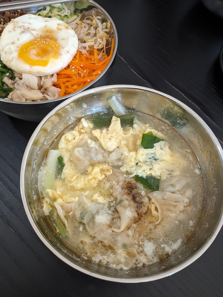 postraumatized's tweet photo. setuju!! nyobain rose tteokbokki, original sundubu jiggae, fried chicken saucy, bibimbap bulgogi, mandu guk, sujeonggwa, dan es kundur. 

favorit gw ayamnya, sundubu jiggae, ama mandu guk. kudu reservasi karena tempatnya kecil, maksimal 4 orang, tp worth it☺️ https://t.co/8nkdMPbV9R