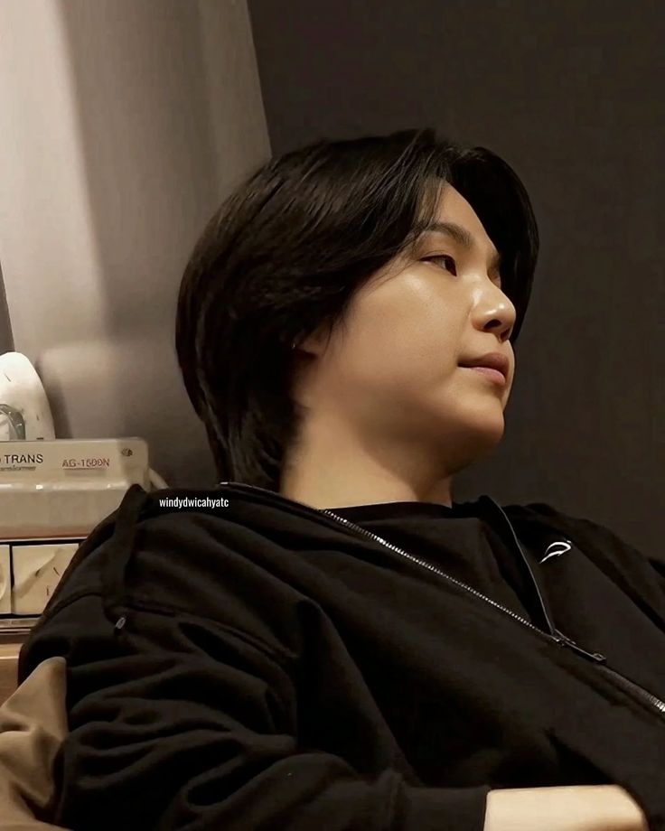 danananae's tweet image. [A FEW TWEET by Naykaaa]

From Min Yoongi local au; 𝑶𝒎! 𝑳𝒆𝒕'𝒔 𝑮𝒆𝒕 𝑴𝒂𝒓𝒓𝒊𝒆𝒅

—What if; they're in the other universe