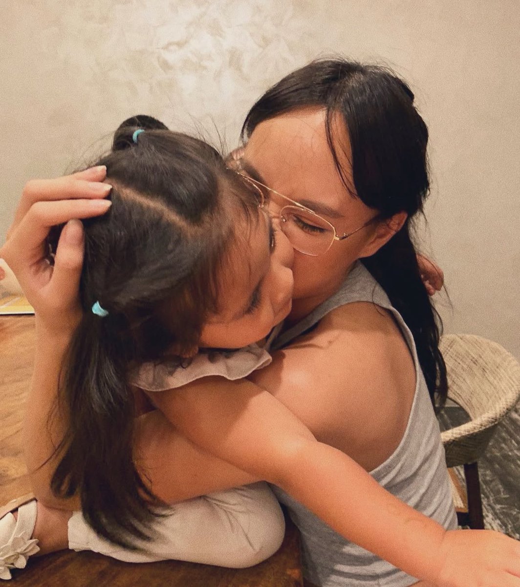 xxxmrsford's tweet photo. i’ll always admire how good they are with children :) looks like parenthood has always been written for them 🥹 so cute, we can alr glimpse the future hehe https://t.co/OjtIQXUbh2