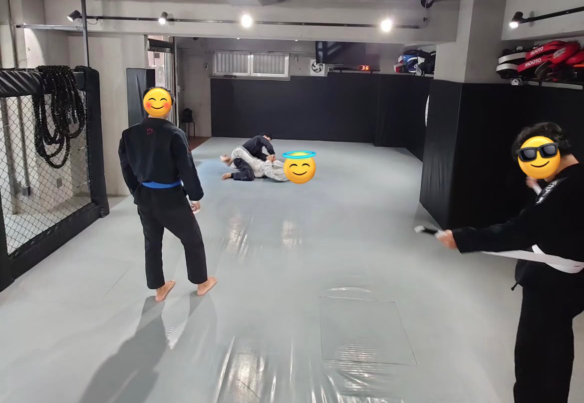 付き添いで来たのに結局混ざってる。

5分が5時間に感じるし、
1分が10秒に感じる。

改めて禁煙を決意。