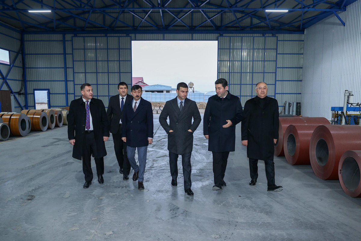 MammadovOrkh's tweet image. 🛣️Regiona səfərimizə📍Hacıqabulda 'Teodoro' MMC-nin dam örtükləri istehsalı müəssisəsi və Şirvanda fiziki şəxs Seyidzaman Səmədovun tikiş sexini ziyarətlə başladıq. #KOB-ların dövlət dəstəyi ilə bölgələrdə yaratdığı istehsal və məşğulluq imkanlarını yerində görmək qürurvericidir.