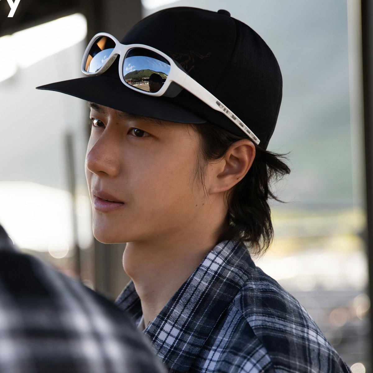 Alalmone's tweet image. ห้ะพี่ หล่อโพดว่ะ