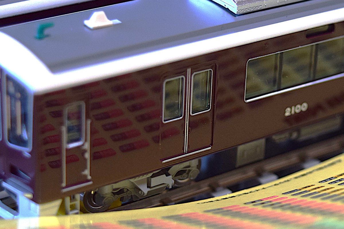 TOMIX製の阪急2000系を引き取って来たので簡単レビュー シャープな造形