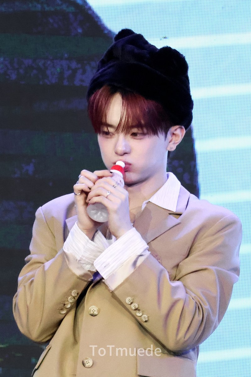 ToTmuede's tweet photo. 251221 🍼
#유강민 #강민 #KANGMIN https://t.co/FotykXkXXO