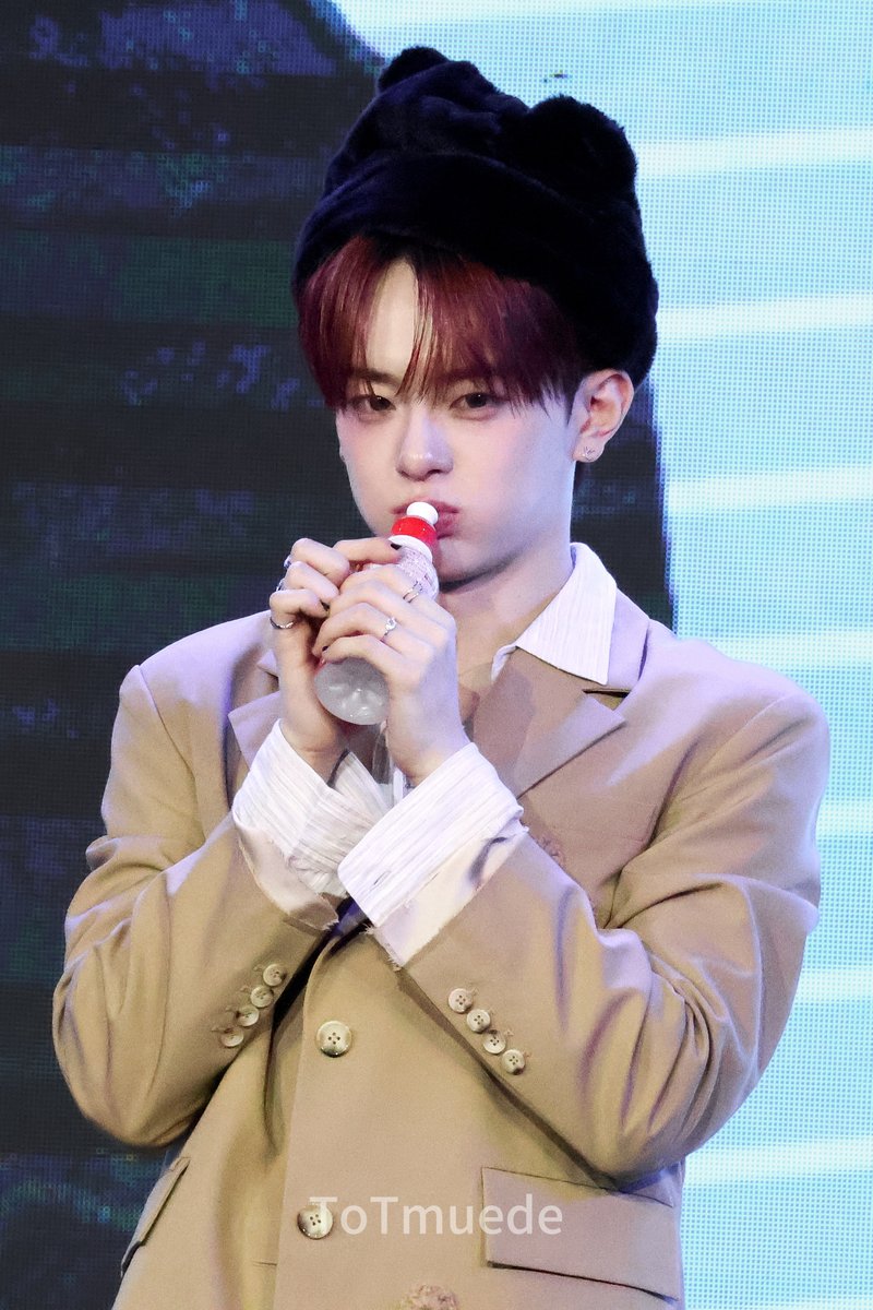 ToTmuede's tweet photo. 251221 🍼
#유강민 #강민 #KANGMIN https://t.co/FotykXkXXO