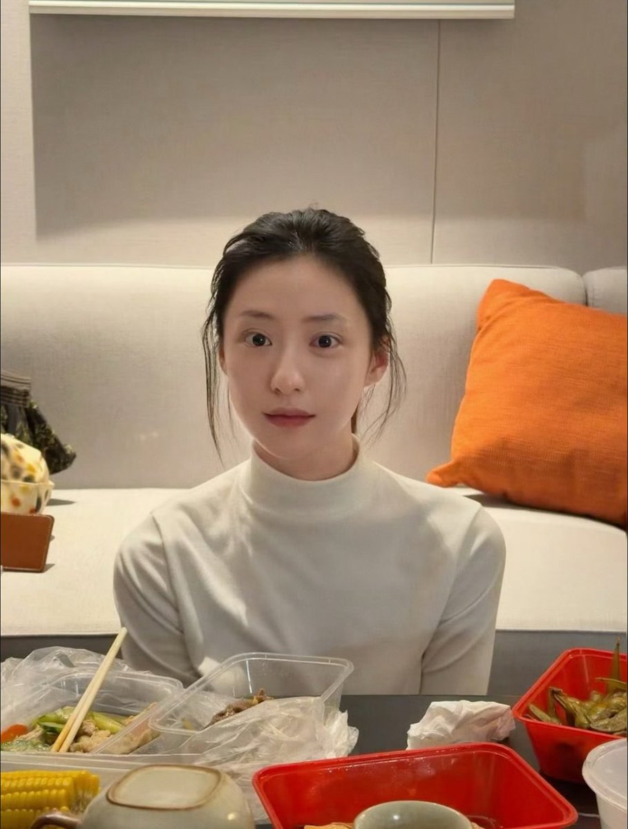 中国の女優兼インフルエンサーの
胡连馨（Hú Liánxīn）ガチ天然美女で眼福
最後の写真含めて良い