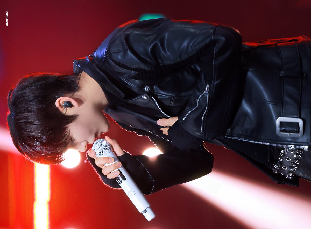 zomiae__'s tweet photo. 251225 가요대전

#RIIZE #라이즈 #ライズ
#은석 #EUNSEOK #ウンソク https://t.co/Il3zTmsS9A