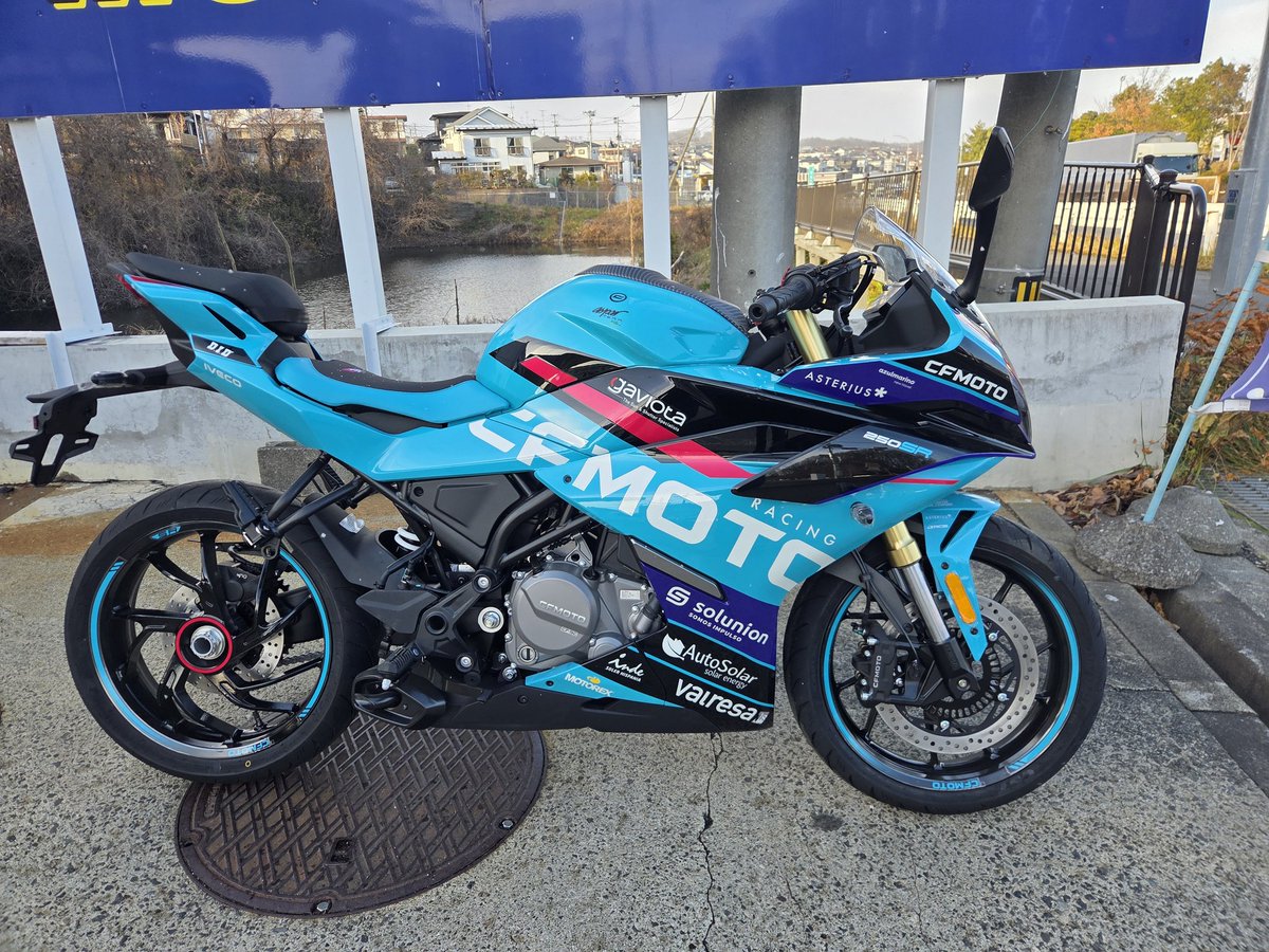 mototec62's tweet photo. CFMOTOの取り扱いを始めました!
どれもデザインが良く仕上がりも良いですよ。
ネットで見かけてすぐ現物見に行って取り扱い決めました!
モトGP見る方は見覚えのあるデザインがあるのではないでしょうか?
是非車輌見に来てください🙇
#675SR
#250CL
#250SR
#PAPIO https://t.co/C9kpkjbyFk