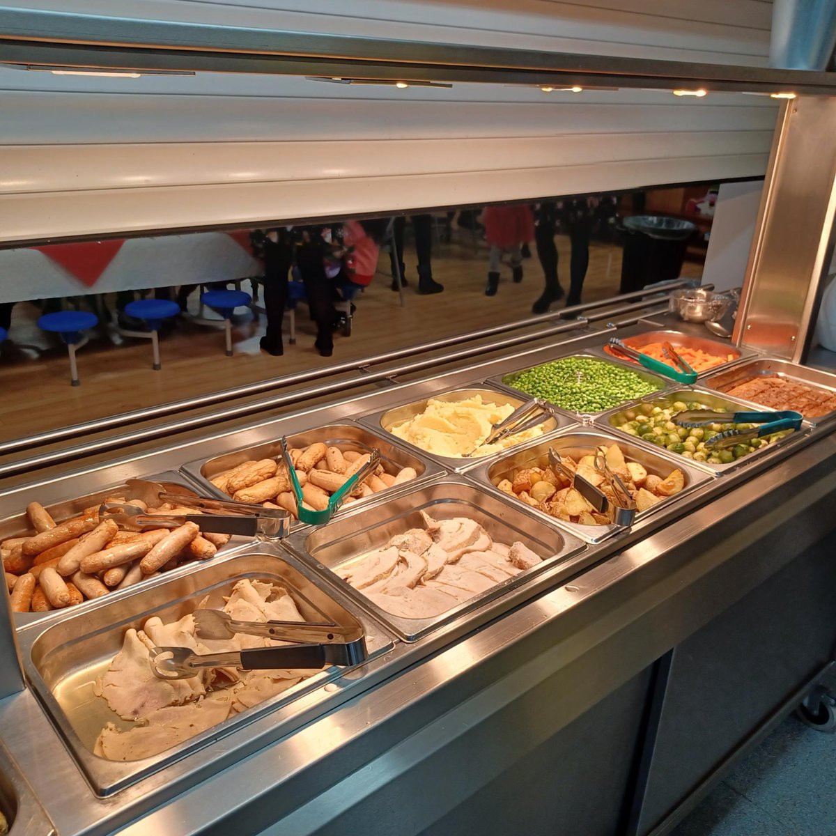 ShireServices's tweet image. 🎄 Huge thanks to our amazing catering team at Halesowen Primary!

The dining room looked magical &amp;amp; the Christmas menu was a hit 👏

For more about us 👇
orlo.uk/O9TGm 

#FestiveCheer #TeamHalesowen #ChristmasMagic