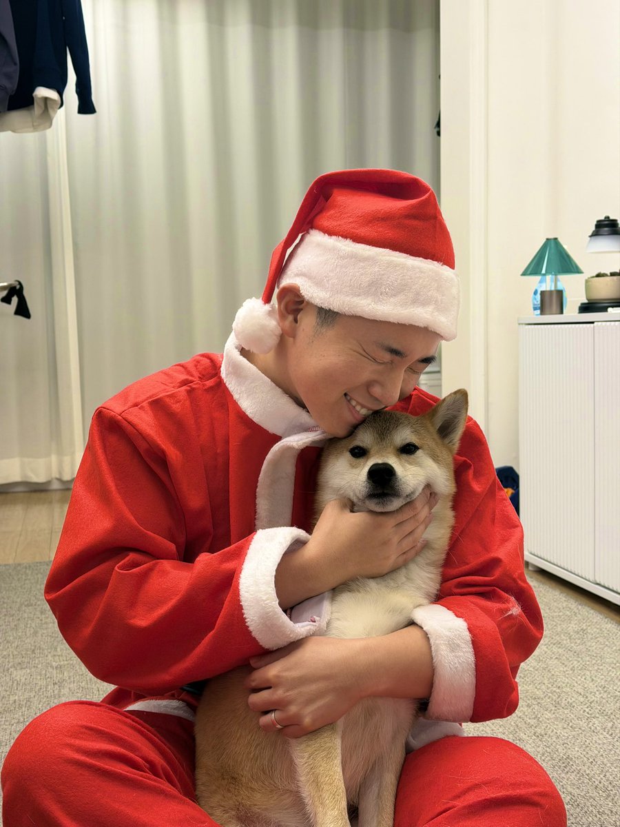 moja_tatsuki's tweet photo. トナカイ犬とサンタツキで彼氏に2025年のありがとうを伝えたよ🎄🎅🐕
👇👇👇
https://t.co/KVMJxfevPr https://t.co/NfGiKIm9pR