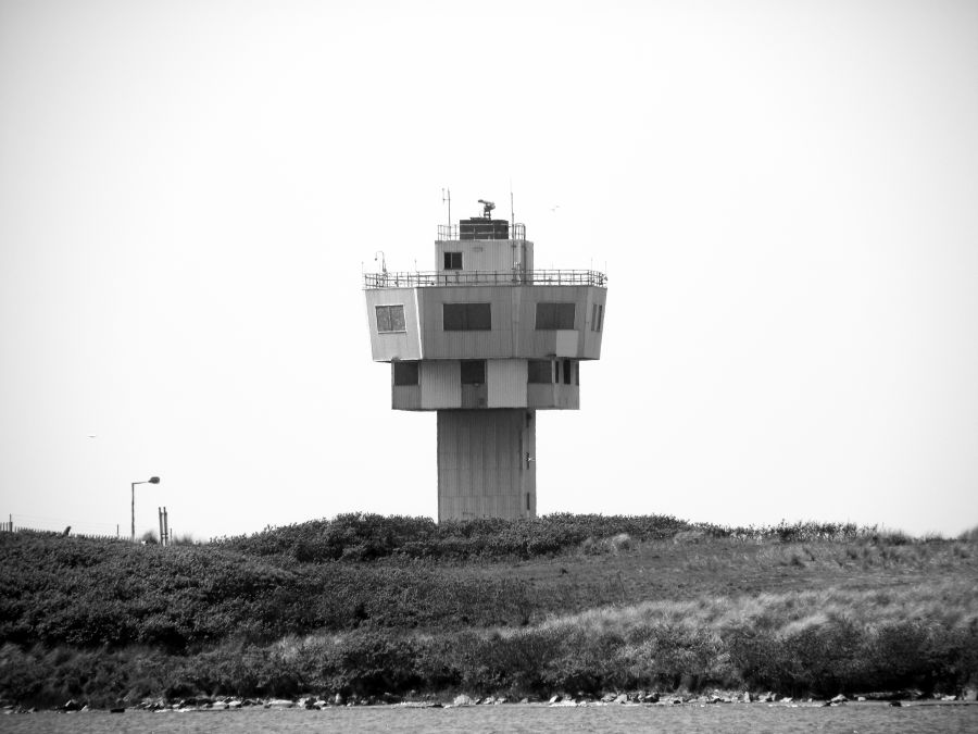 LachlanMain's tweet image. LIVERPOOL 2019.
At Crosby, the control tower for the river traffice looms in the distance like a Bond villain's lair.
#Crosby #Liverpool #RiverMersey #blackandwhitephotography