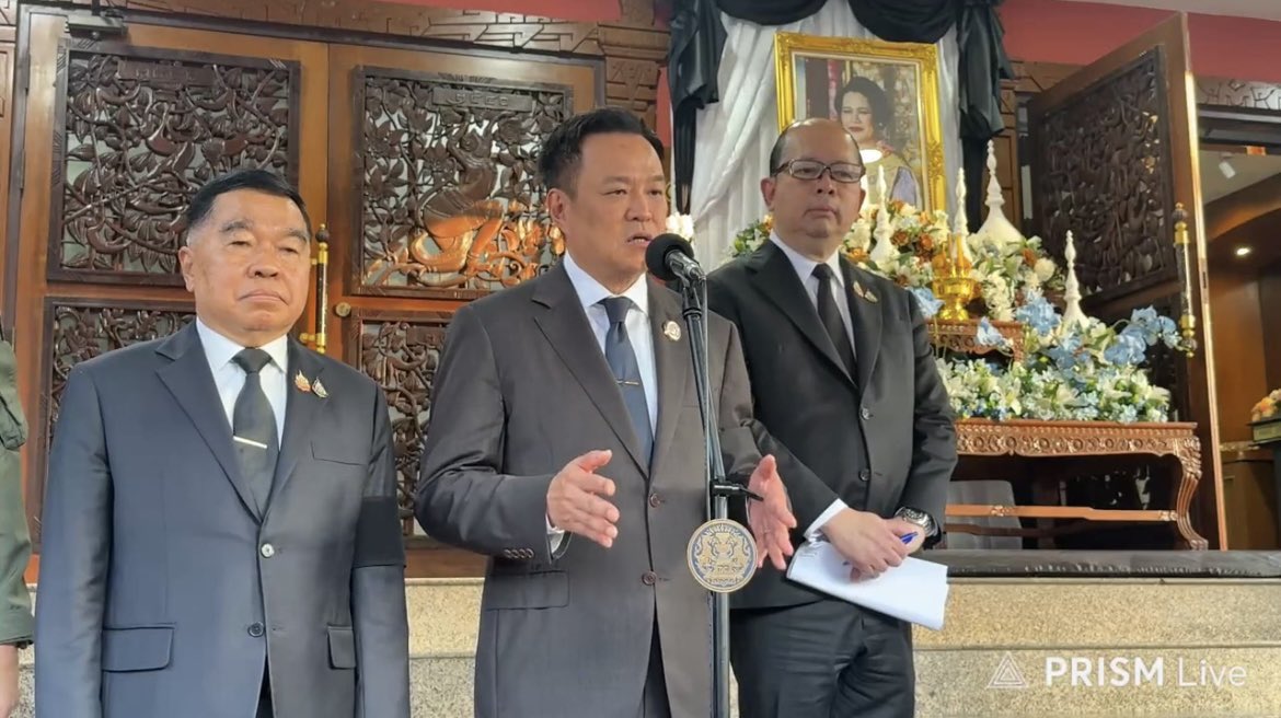 ThaiEnquirer's tweet image. Thailand and Cambodia agree to a temporary 72-hour ‘ceasefire’ 

Caretaker Prime Minister Anutin Charvirakul announced that Thailand has agreed to a ‘temporary ceasefire’ that would test the 2 sides.

A meeting of the General Border Committee (GBC) agreed to an immediate…