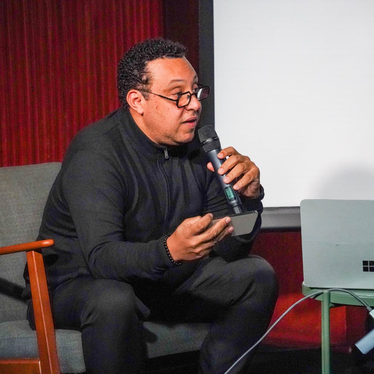 لمحات من ندوة «إنشاء ملعب بالدار البيضاء» مع طارق أولعلو حول الملعب كعنصر حضري.

Temps forts de la conférence « Faire un stade à Casablanca » avec Tarik Oualalou autour du stade comme objet urbain.

#Casamemoire #sport_ville_et_patrimoine #conference #caf