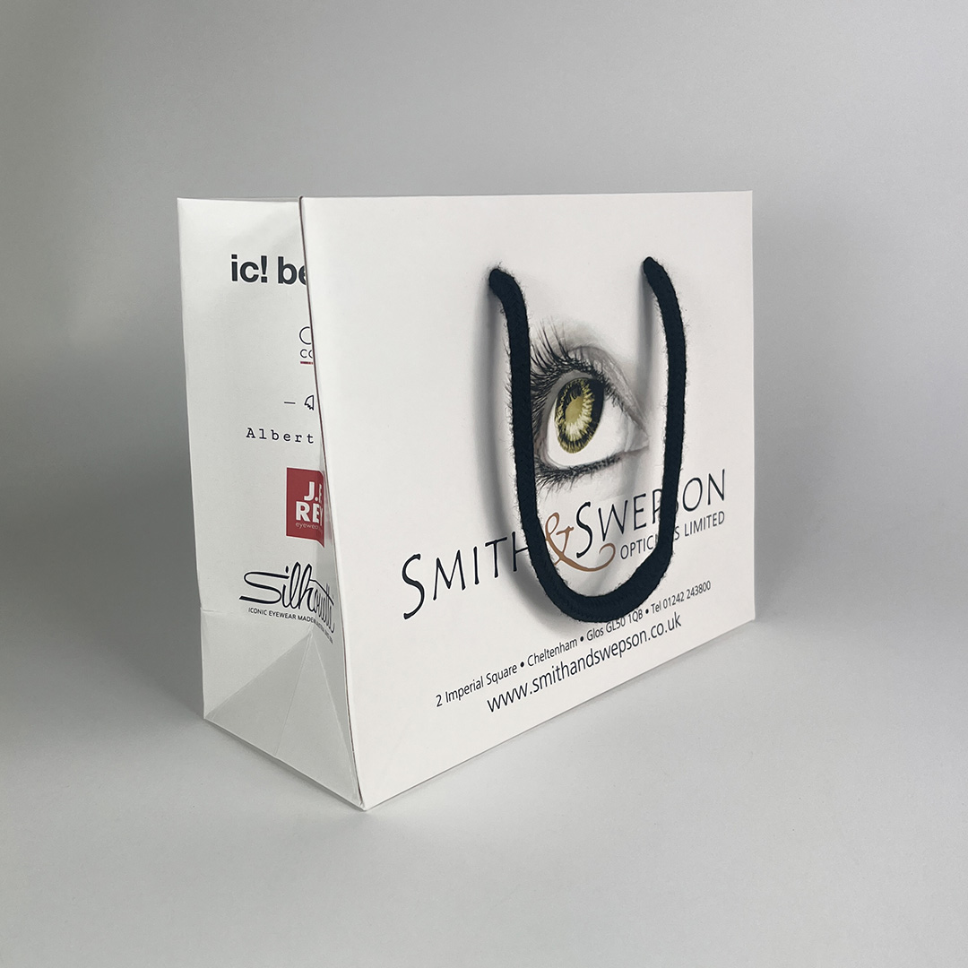 FleetLuxury's tweet image. Our luxury carrier bag created for Smith &amp;amp; Swepson, where premium materials and refined details come together to reflect the quality of the brand.

Explore our website bit.ly/Fleetluxurypac…
Or call us today on +44 (0)1634 730334.

#Fleetluxury #LuxuryPackaging #Sustainable