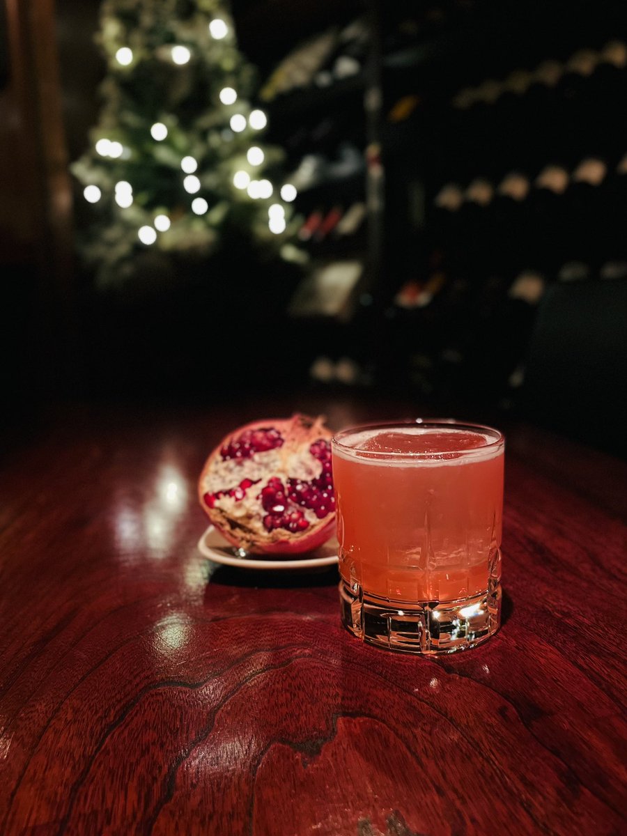 bar_harrys1998's tweet photo. 年末年始営業のお知らせ。

ハリーズ本店は12月30日〜1月2日まで休業、BAR唯は年末年始無休で営業いたします。
今年も残すところ僅かですが、年内に皆様とお会いできる事を楽しみにしております。

#下高井戸 #bar #harrys #bar唯 https://t.co/5xOQaHs2bi