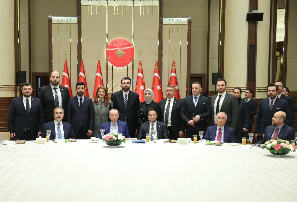 UK_UID's tweet photo. UID 8. Dönem Çalıştayı’nın ilk gününde, Cumhurbaşkanımız Sayın Recep Tayyip Erdoğan’ın Cumhurbaşkanlığı Külliyesi’nde UID heyeti onuruna verdiği kabul ve öğle yemeğine UID Birleşik Krallık olarak katıldık. Teşekkür ederiz.

#UID #UID8Dönem #UIDUK #Gurur https://t.co/sjbYFYGv73