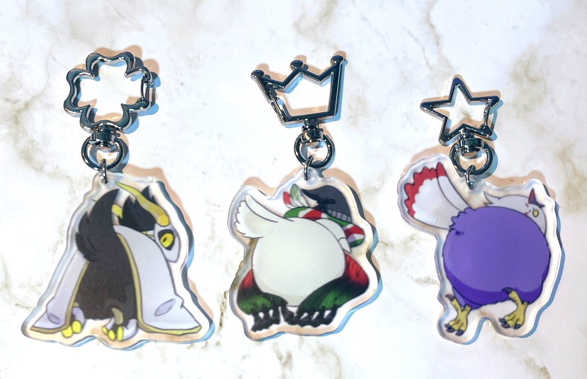 鳥ケツもふもふアクキーです
サイズは5×5(ペルだけほんの少しだけ小さめ)
それぞれ金具が違います

保護フィルムそのまま撮影してしまったのでちょっとぼやけて見えます💦
保護フィルムつけたままの発送になります