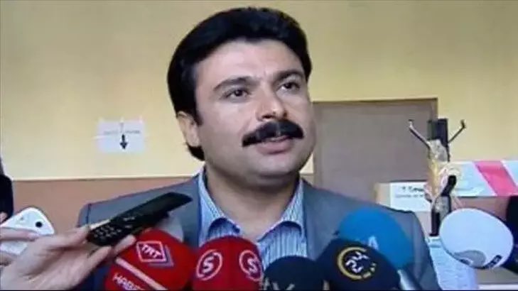 CARLOS İSMAİL DİNLENMELİ

Madem 3 Temmuz ile ilgili dosyalar yeniden açılmaya başlandı bu şahsında mutlaka dinlenmesi gerek 

Adı İsmail Coşkun spor camiasında lakabı Carlos 25 yıl Karabükspor malzemeciliğini yaptı

Karabükspor—Fenerbahçe (0-1) maçında Trabzonspor dan Karabük’e