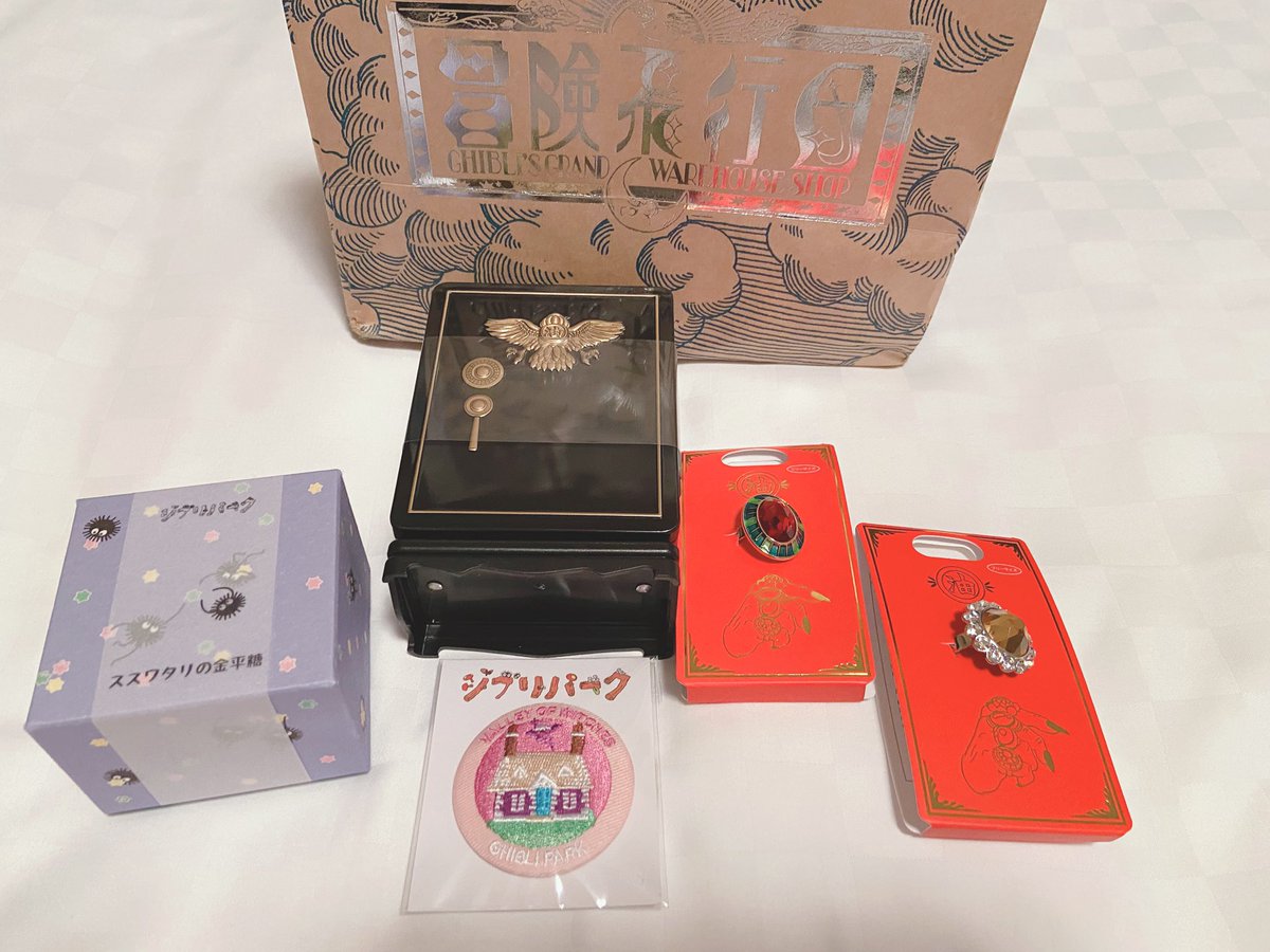 ジブリパークで初購入したもの´‐
サンキャッチャー素敵すぎて
全種類買えばよかったと後悔😭

まだまだ欲しいものたくさんなので
少しずつ集めていくのも楽しみ。

魔女の谷のビールの瓶が可愛くて欲しかったけど
ビール飲めないので断念した🥲🥲
次行ける時までに、ビール飲めるように
なれるかな😇