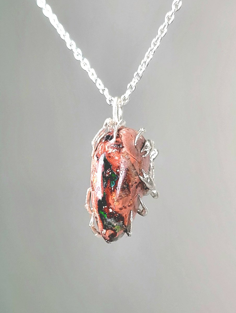 1点物！カニがカンテラオパールに しがみついてるネックレス