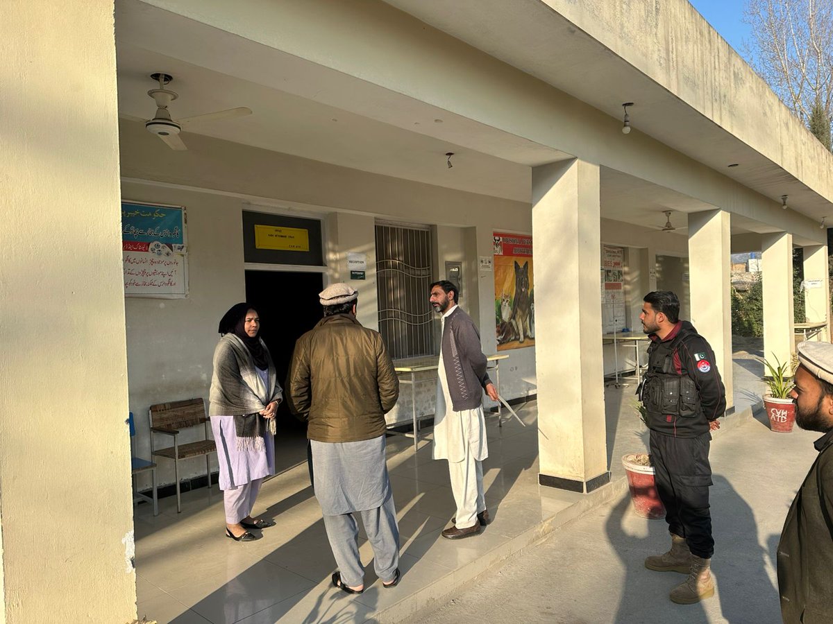 ایبٹ آباد میں ویٹرنری ہسپتال میں سروسز کی بہتری اور کارکردگی کے حوالے سے ایڈیشنل ڈپٹی کمشنر (F&amp;P) ازکی فاطمہ نے مری روڈ پر واقع ڈویژنل ویٹرنری ہسپتال/کلینک کا دورہ کیا۔ ہسپتال میں سہولیات کی فراہمی کا تفصیلی معائنہ کیا اور سٹاف کو ہدایات جاری کیں۔
facebook.com/share/p/1GyXCo…