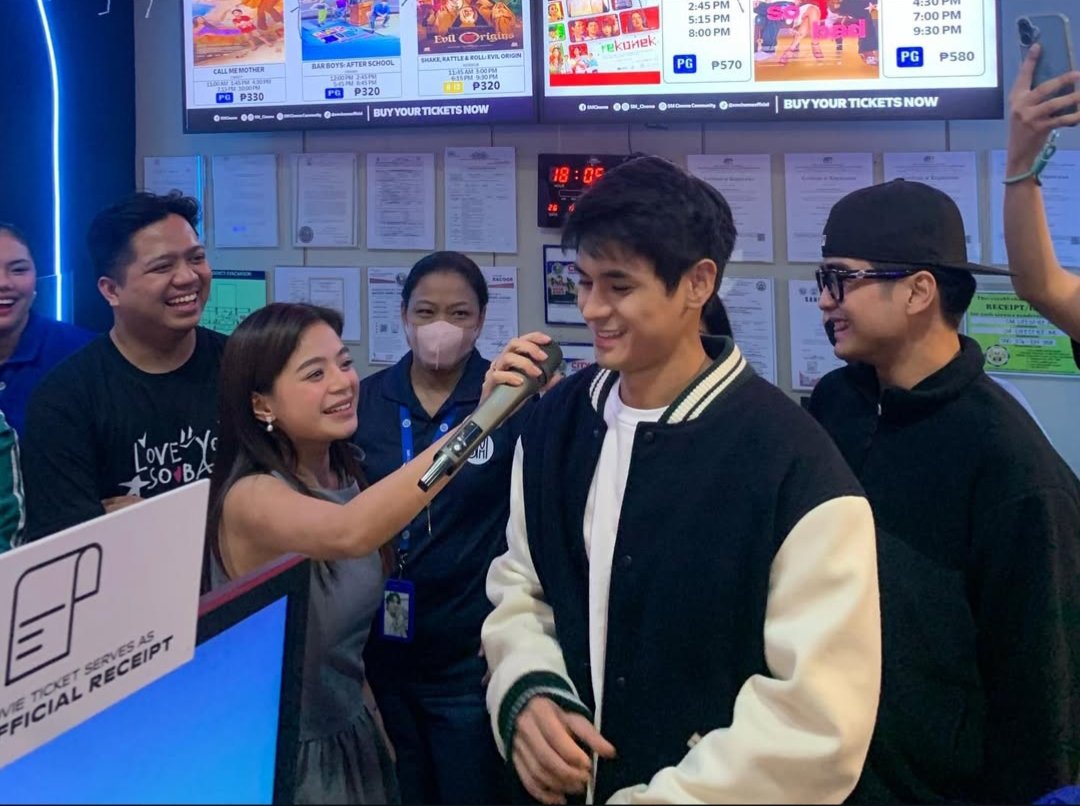 Ang cute niyo nman mawm and dawd

D2 DUSTBIA LUMALUVAHN
#DustBiaTeamLAVan 
#LoveYouSoBad