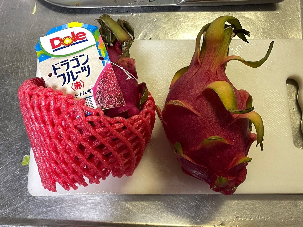 swallow_tom's tweet photo. 久しぶりにドラゴンフルーツの赤を見かけたので買いました〜
白はたまに売ってるんですが
赤は通販でしか購入した事無かった〜
ジューシーで美味しかったです
🤗
#ドラゴンフルーツ https://t.co/XVSYSTd3ck