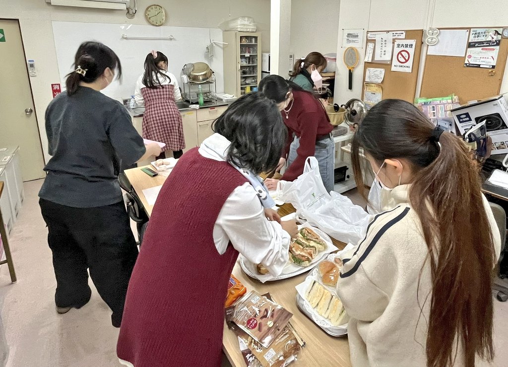本日は劇団大掃除&amp;総会&amp;納会でした✨✨✨
稽古場を大清掃し、総会で一年の振り返りをした後、互いを労う楽しい納会でした🥰
#劇団NLT