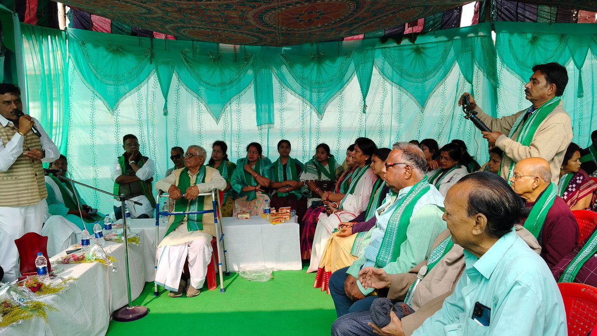 DrSantruptMisra's tweet image. କଟକ ଜିଲ୍ଲା ବିଜୁ ଜନତା ଦଳର ଜିଲ୍ଲା ମୁଖ୍ୟ କାର୍ଯ୍ୟାଳୟରେ ଆୟୋଜିତ ବିଜୁ ଜନତା ଦଳର ୨୯ତମ ପ୍ରତିଷ୍ଠା ଦିବସ କାର୍ଯ୍ୟକ୍ରମରେ ଯୋଗଦେବା ଅବସରରେ।#BijuJanataDal #bjdfoundationday #NaveenPatnaik #santruptmisra #BJDWithOdisha