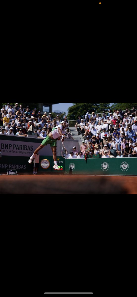 laurentlokoli's tweet image. Il y a 28 ans, un enfant a pris une raquette sans savoir qu’il venait de choisir une vie.

Depuis ce jour, le tennis m’a tout appris.
La patience. La solitude. L’espoir. 
Les chutes. Les succès. 
Il m’a emmené loin, parfois très haut, parfois très bas.
Mais il ne m’a jamais…