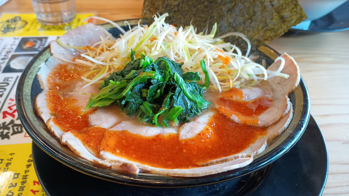 senpoyo's tweet photo. たまにはラーメンなぞ
赤玉チャーシューにネギ増し
ここはいつもしょっぱい https://t.co/SmUGMRL2Al