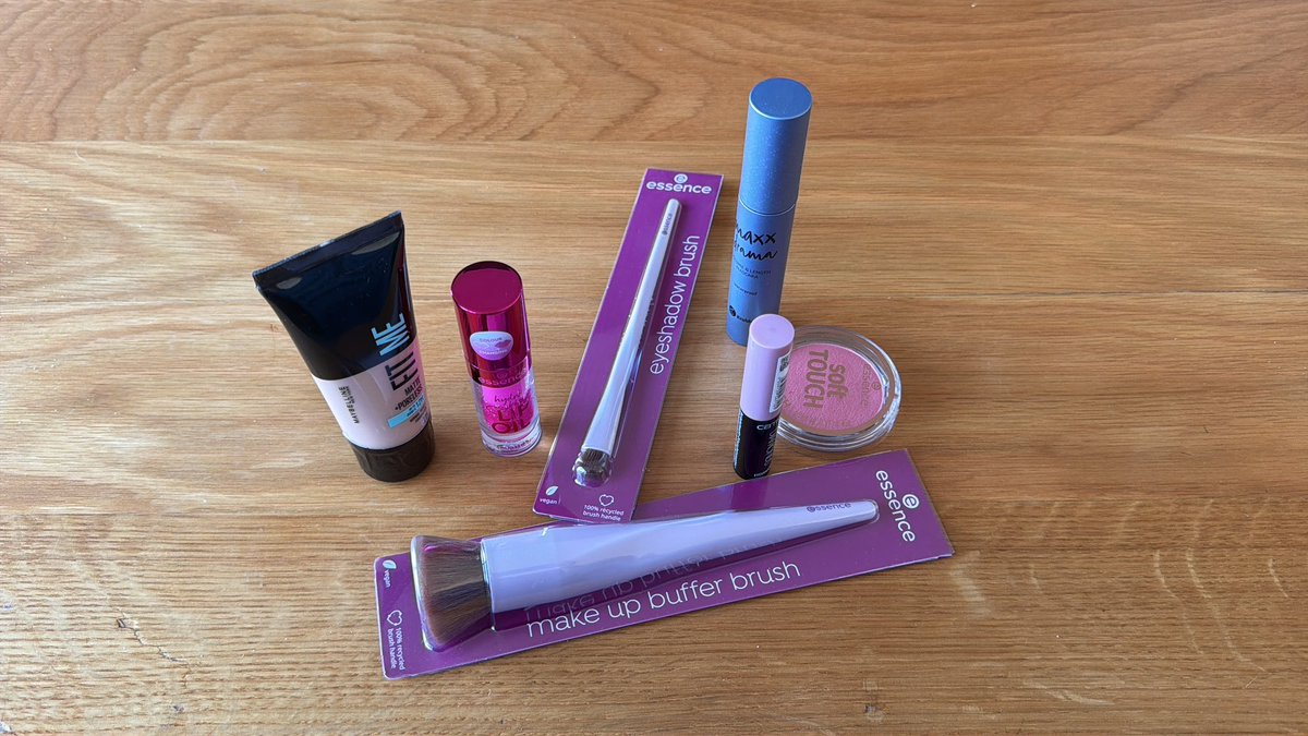 Voor het eerst een beetje make-up gekocht. Echt gewoon een beetje basic voor de sletten party voor zondag met <a href="/DominatrixFay/">Dominatrix Fay</a> <a href="/Meesteres10hol1/">Meesteres Alexandra titanium</a> <a href="/sissyschoolnl/">sissyschoolnl</a>