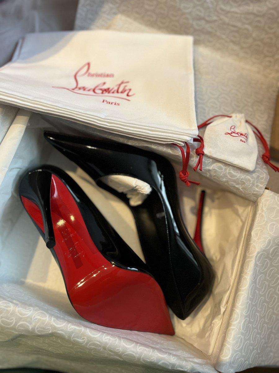 Kisanola, tala beauté 
Kisanola, tala beauté 
J'suis congolaisE, je n'ai peur de rien
On sait combien ça va coûter 
Si t'as besoin d'moi, j'suis à côté 
J'ai la peur qui va t'envoûter (yeah)
Sur la feuille de match, ils ont noté mon blase!!