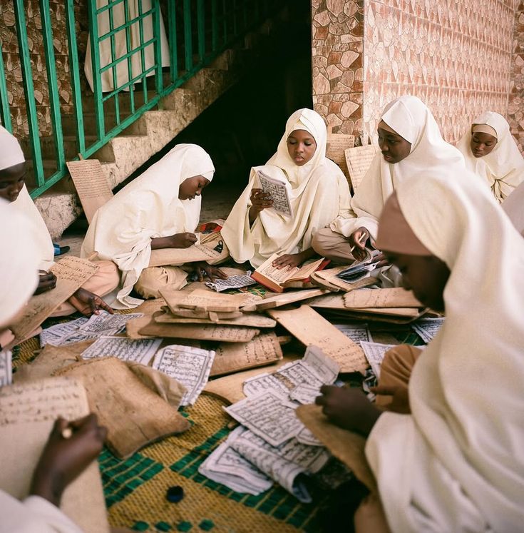 Segoupaw's tweet photo. [#JummahMubarack - #Ségoupaw] 

Jummah Mubarak 🌙 en ce dernier vendredi de l’an #2025.  

Au-delà des polémiques sur le calendrier #gregorien, ce jour (Voir plus...) 
https://t.co/bQ2HJVmwUP https://t.co/Qp5xlZPHBJ