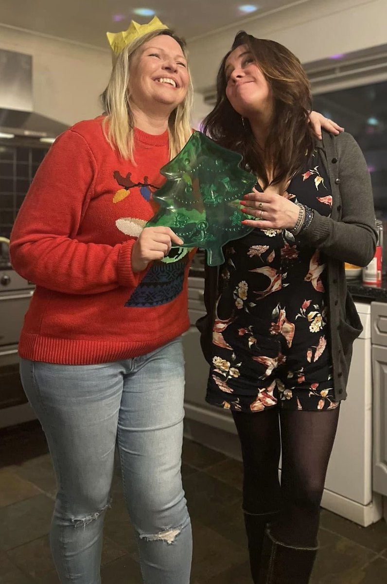 devioustrain's tweet image. A family #blacktights Christmas 🎄