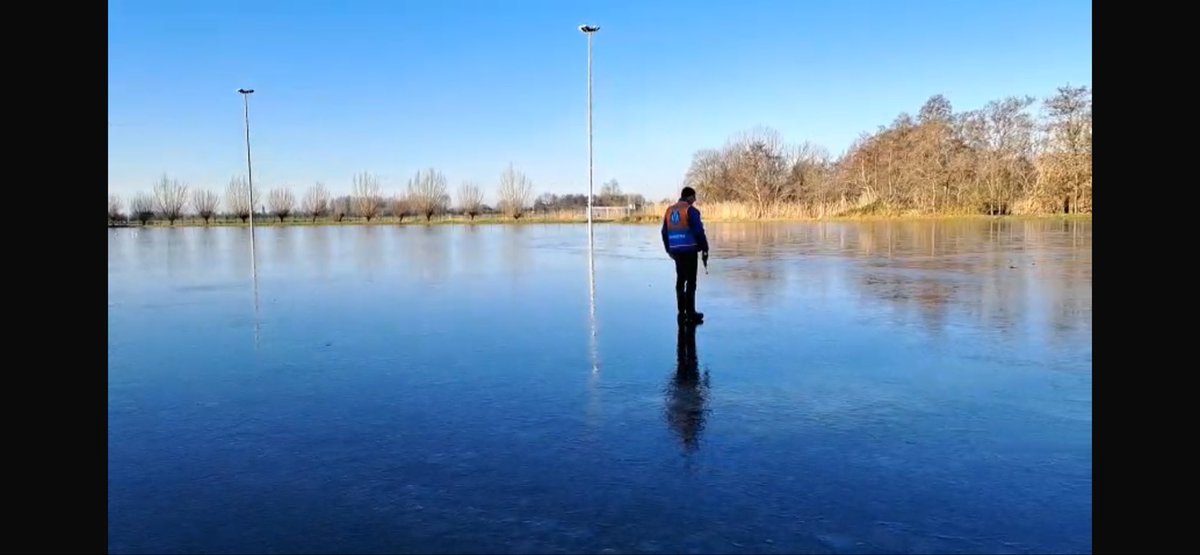 Vandaag heeft de ijsmeester gemeten. Bij #IJsvereniging #WVF lukt het vandaag niet om open te gaan. Dat is jammer, morgenvroeg wordt er weer gemeten, dus houd onze sociale media in de gaten. #Zwolle #ijsbaan