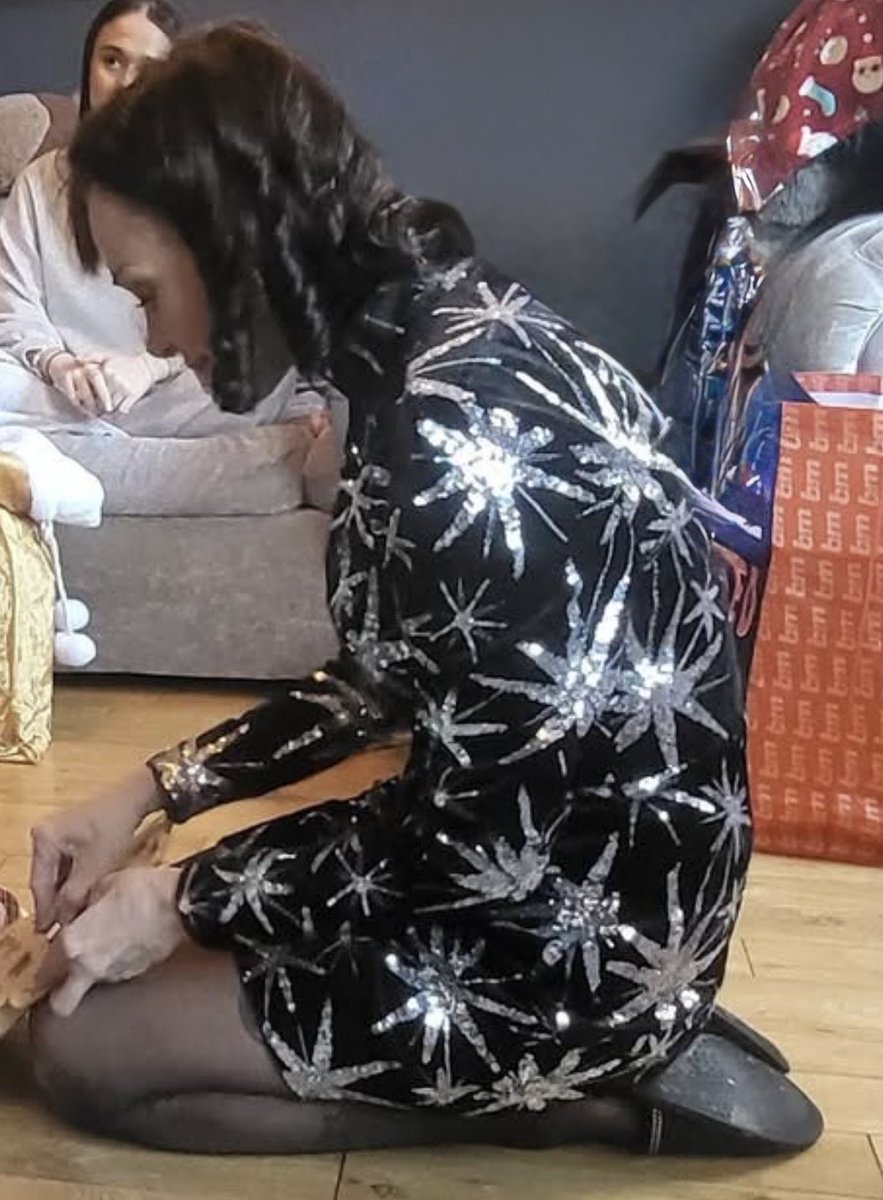 devioustrain's tweet image. A family #blacktights Christmas 🎄