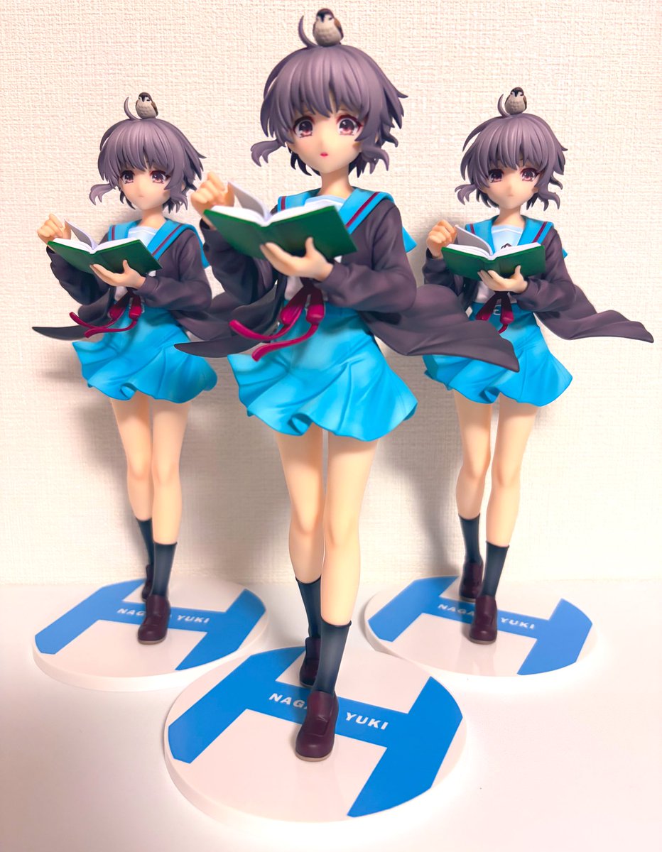 Rio34255's tweet image. とりあえず長門のフィギュアを3体並べてみた。

#涼宮ハルヒ　#KDcolle