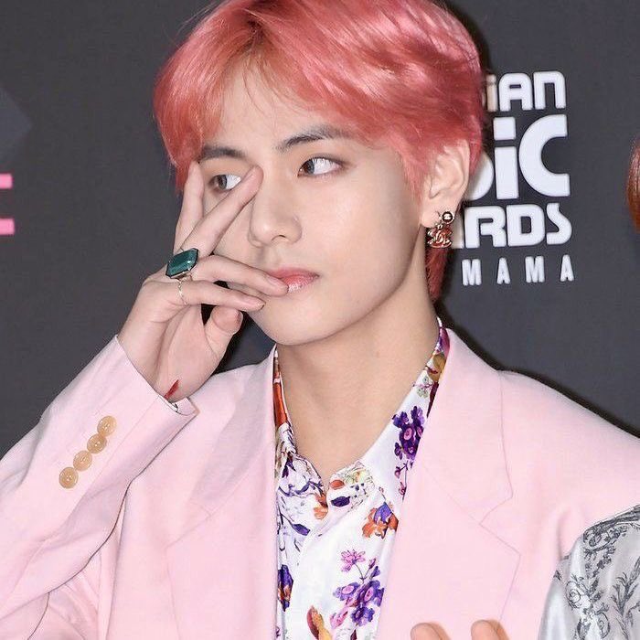 OMEKTHGA's tweet photo. tae said he’s rosa and i agree https://t.co/aNZfeaZA4e