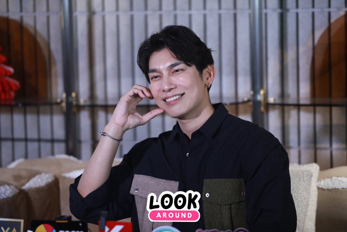 LookAround_TH's tweet image. ช่วงสัมภาษณ์ หนุ่มสุดหล่อ “มิว ศุภศิษฏ์” ในงานเปิดตัวซิงเกิลใหม่ “MISS ESME” ที่ Love U So MATCHA สาขา สุขุมวิท49 🍵✨

MEW MISSESME OUT NOW
#MewSuppasit #มิวศุภศิษฏ์ 
#MissEsme
#MissEsmePromo