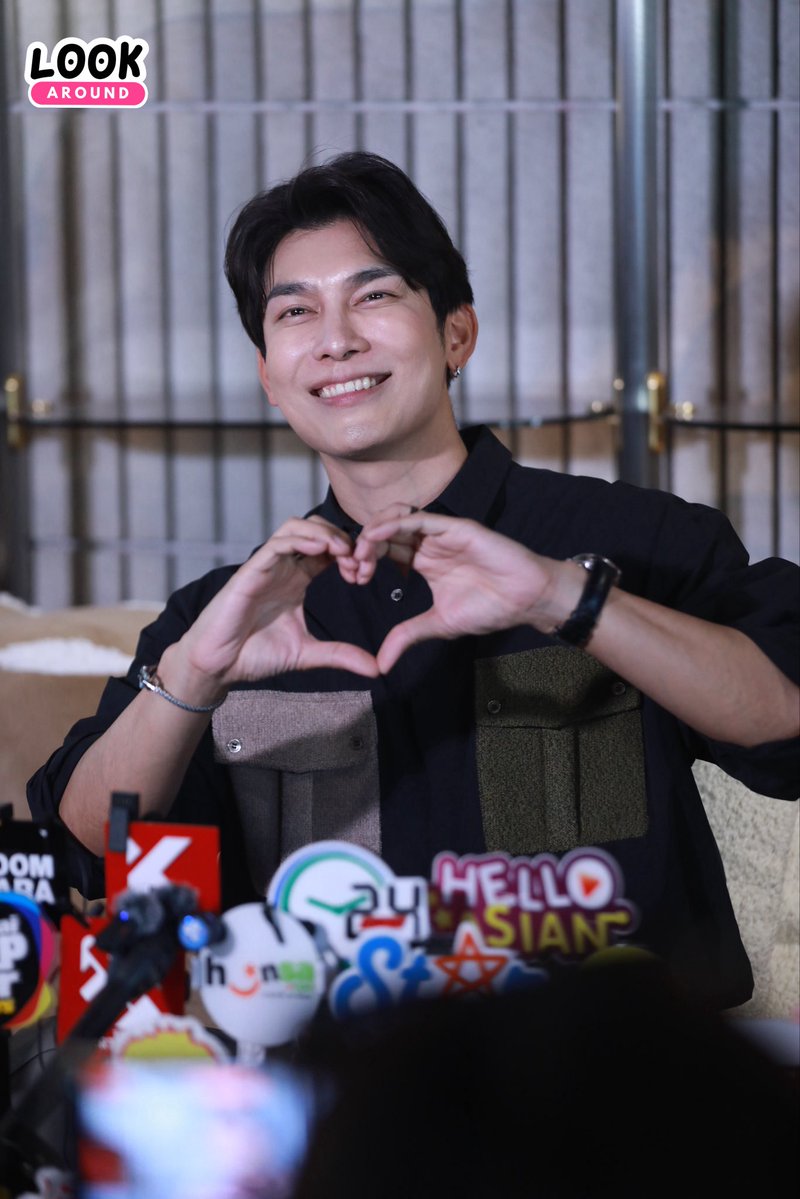 LookAround_TH's tweet image. ช่วงสัมภาษณ์ หนุ่มสุดหล่อ “มิว ศุภศิษฏ์” ในงานเปิดตัวซิงเกิลใหม่ “MISS ESME” ที่ Love U So MATCHA สาขา สุขุมวิท49 🍵✨

MEW MISSESME OUT NOW
#MewSuppasit #มิวศุภศิษฏ์ 
#MissEsme
#MissEsmePromo