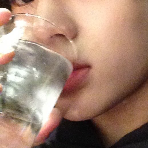jjunment's tweet photo. 뚱띠아랫입술 눌린 거 보실 분
포항항ꉂꉂ(ᵔᗜᵔ*) https://t.co/oQIlskoWhj